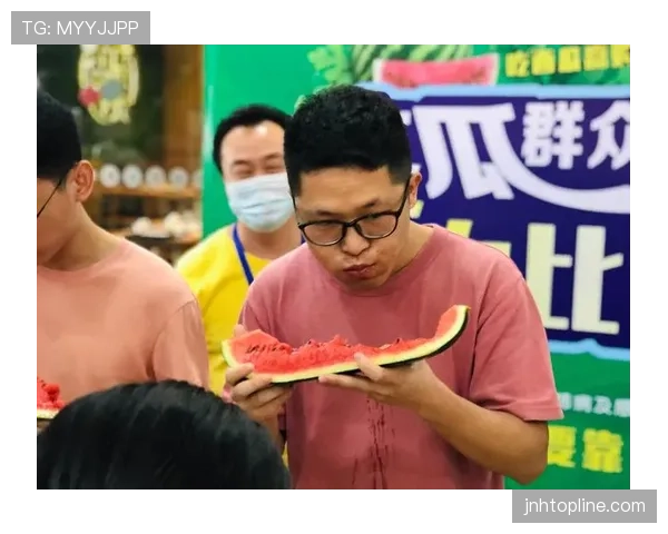 伊布居然还这么爱发自拍,球场上大佬场下吃瓜群众? 伊布居然还这么爱发自拍,球场上大佬场下吃瓜群众?